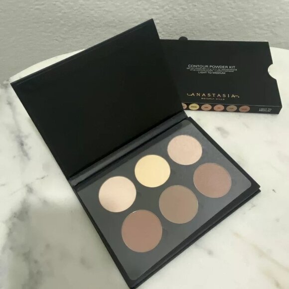 Anastasia Beverly Hills Contour Kit - Light to Medium - Perfect for Sculpting! - Picture 5 of 7